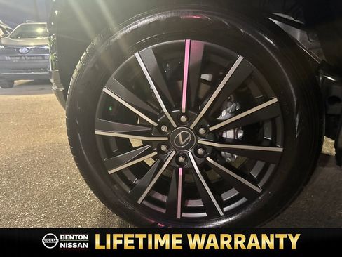 Used 2025 Lexus GX 550 image 30