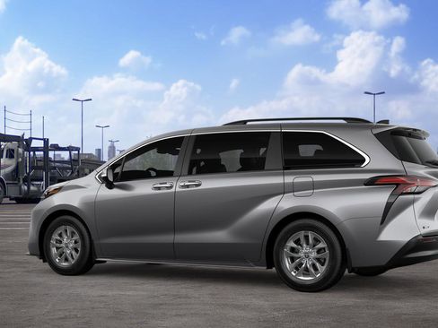 New 2026 Toyota Sienna XLE FWD image 7