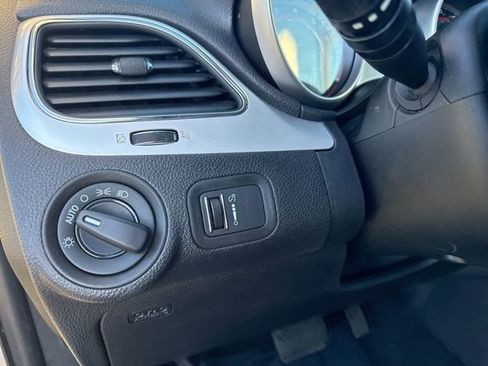 Used 2018 Dodge Journey SE image 27