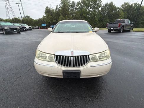 Used 2001 Lincoln Town Car Signature RWD image 19