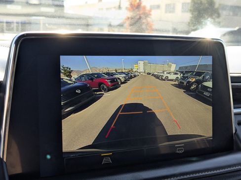 Used 2023 Chevrolet Suburban Premier image 20