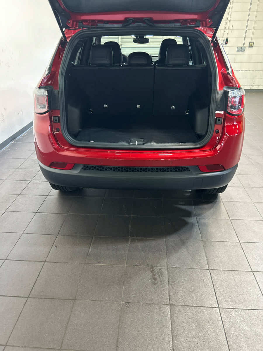 Used 2025 Jeep Compass Limited AWD/4WD image 10