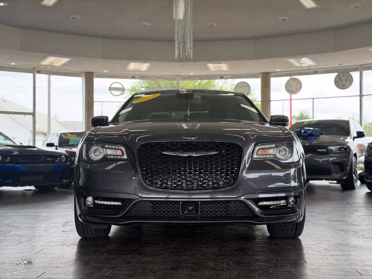 Used 2023 Chrysler 300 Touring L w/ Safetytec Plus Group RWD image 18