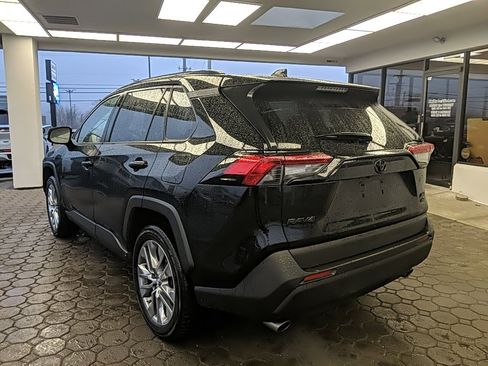 Used 2019 Toyota RAV4 XLE Premium image 11