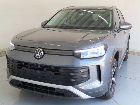 New 2026 Volkswagen Tiguan SE AWD/4WD image 8