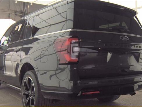 Used 2023 Ford Expedition Max Limited AWD/4WD image 4