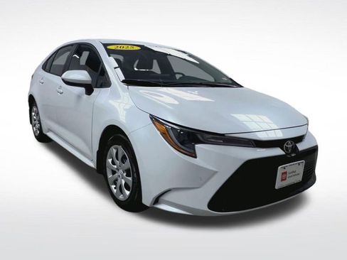 Certified 2025 Toyota Corolla LE FWD image 2