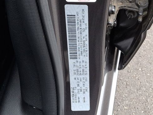 Used 2019 RAM 1500 Laramie image 30