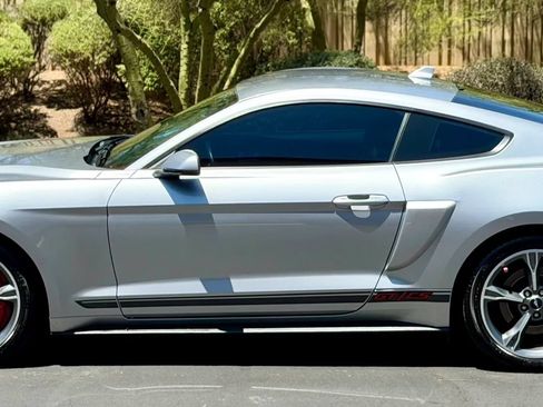 Used 2022 Ford Mustang GT Premium w/ Equipment Group 401A RWD image 5
