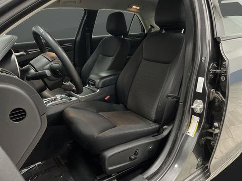 Used 2023 Chrysler 300 Touring w/ Sport Appearance Package image 4