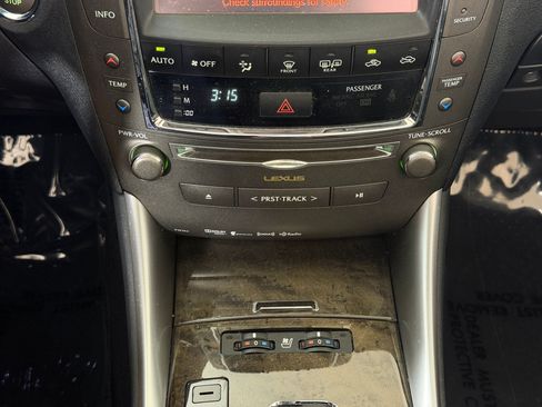 Used 2014 Lexus IS 250C w/ Luxury Package RWD image 16