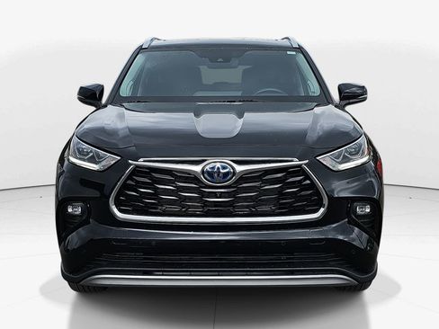 Used 2024 Toyota Highlander Platinum image 11
