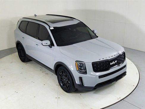 Used 2022 Kia Telluride EX w/ EX Premium Package image 13
