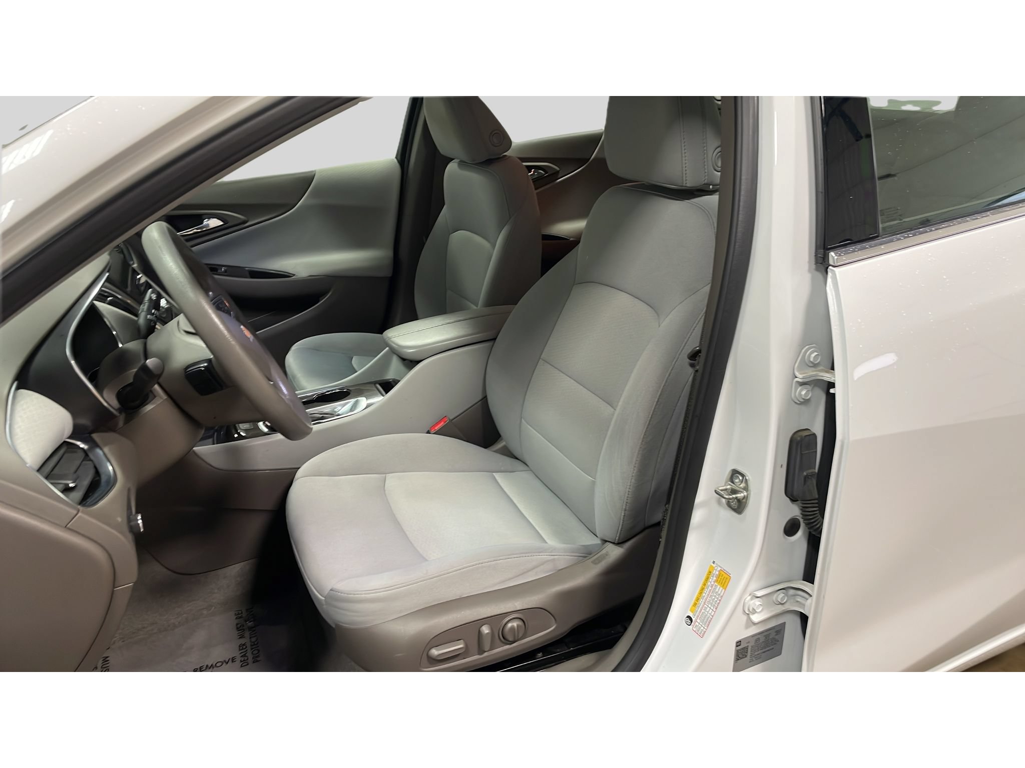 Used 2021 Chevrolet Malibu LT FWD image 13