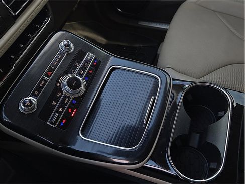 Used 2021 Lincoln Nautilus Reserve image 20