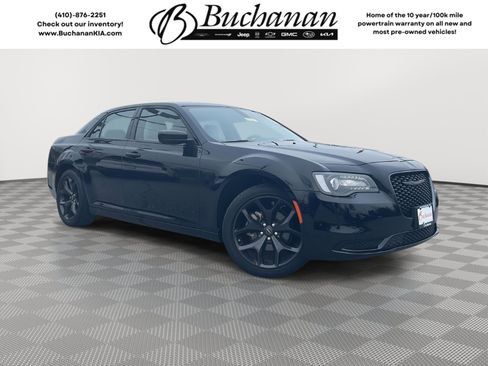 Used 2022 Chrysler 300 Touring w/ Sport Appearance Package image 2