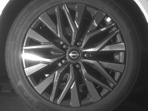 Used 2025 Nissan Altima 2.5 SV FWD image 15