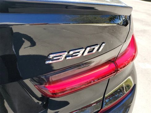 Used 2022 BMW 330i Sedan w/ M Sport Package image 5