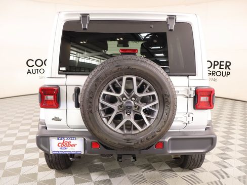 Used 2024 Jeep Wrangler Unlimited Sahara AWD/4WD image 21