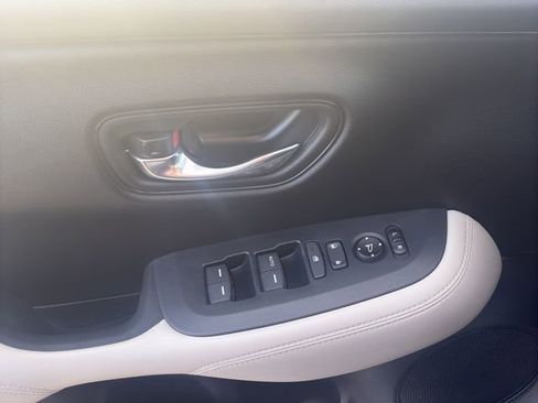 Certified 2023 Honda HR-V LX image 12