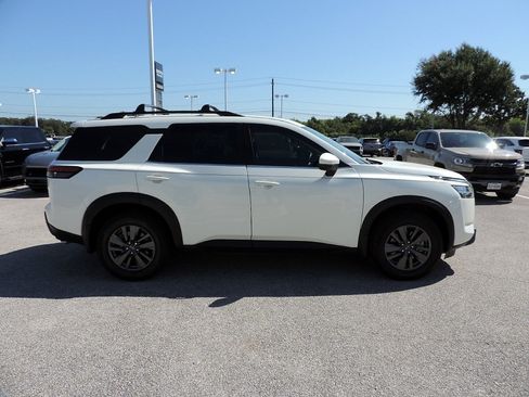 Used 2022 Nissan Pathfinder SV w/ Cargo Package FWD image 4