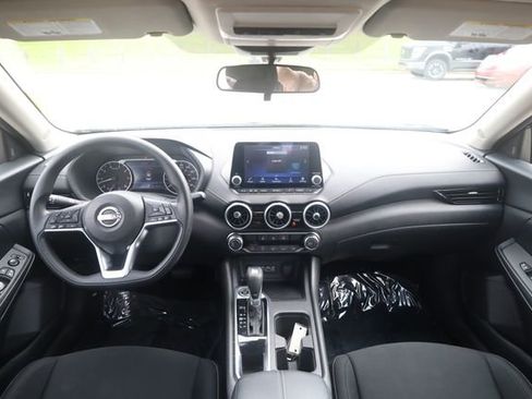 Used 2025 Nissan Sentra SV FWD image 11