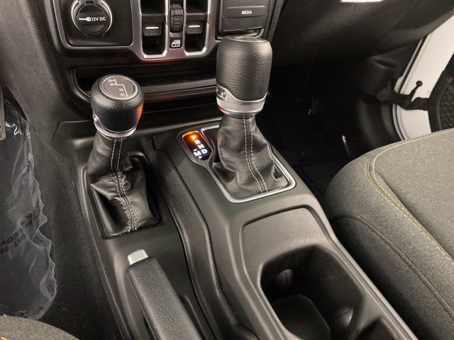 Used 2026 Jeep Wrangler Unlimited Sahara AWD/4WD image 36
