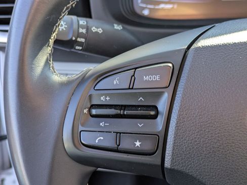 Used 2024 Hyundai Venue SEL image 16