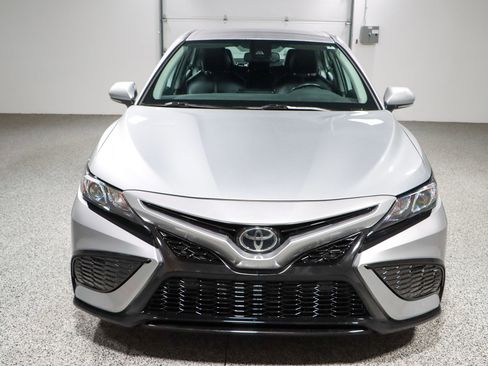 Used 2024 Toyota Camry SE w/ Cold Weather Package image 4