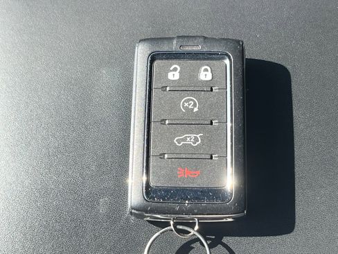 Used 2024 Jeep Grand Cherokee Overland w/ Advanced Protech Group III image 33