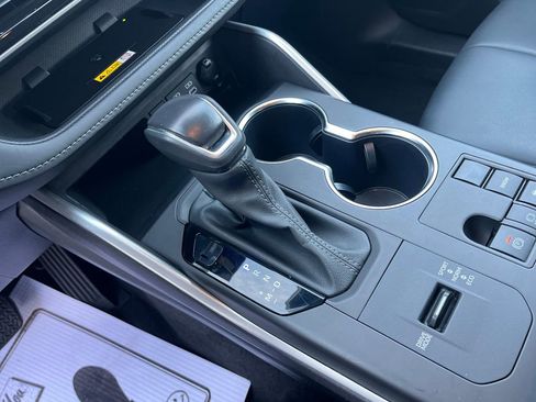 Certified 2024 Toyota Highlander LE image 29