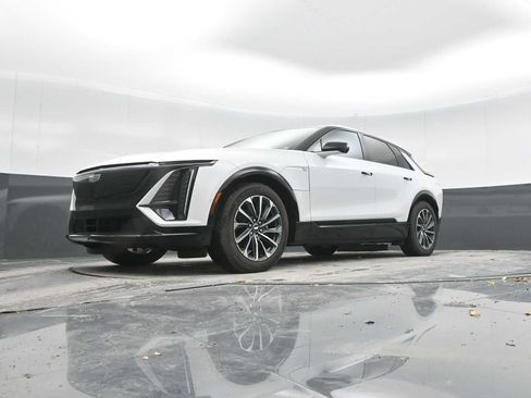 New 2025 Cadillac Lyriq Sport image 9