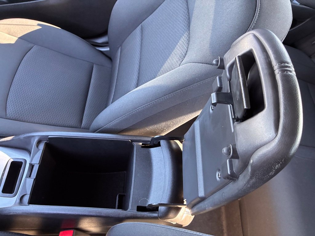 Used 2018 Chevrolet Malibu LT FWD image 40