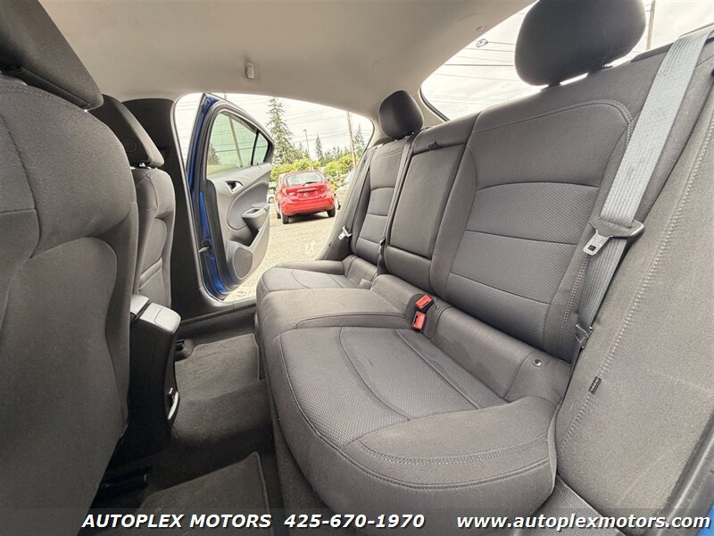 Used 2018 Chevrolet Cruze LT FWD image 16