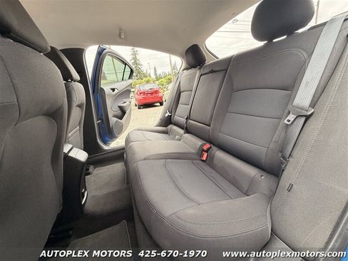 Used 2018 Chevrolet Cruze LT FWD image 16