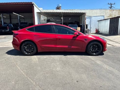 Used 2019 Tesla Model 3 Standard Range RWD image 4