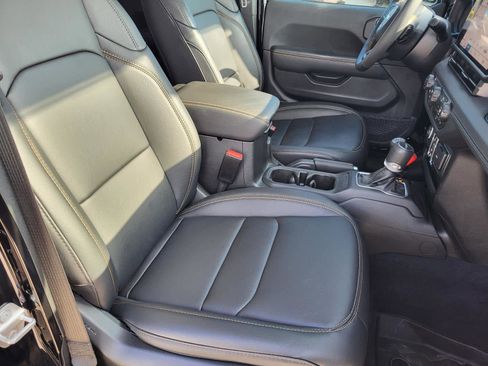 Used 2024 Jeep Gladiator Sport image 10