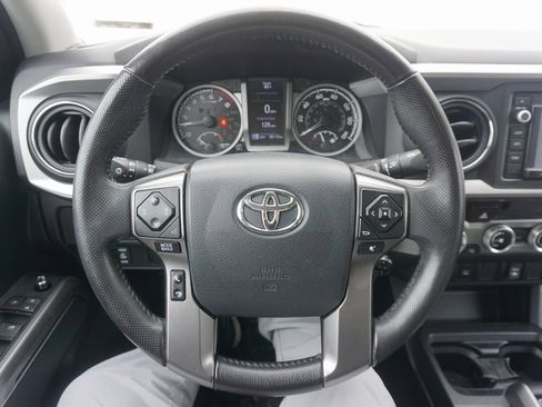 Used 2017 Toyota Tacoma SR5 image 3