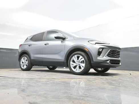 Used 2025 Buick Encore GX Preferred AWD/4WD image 28