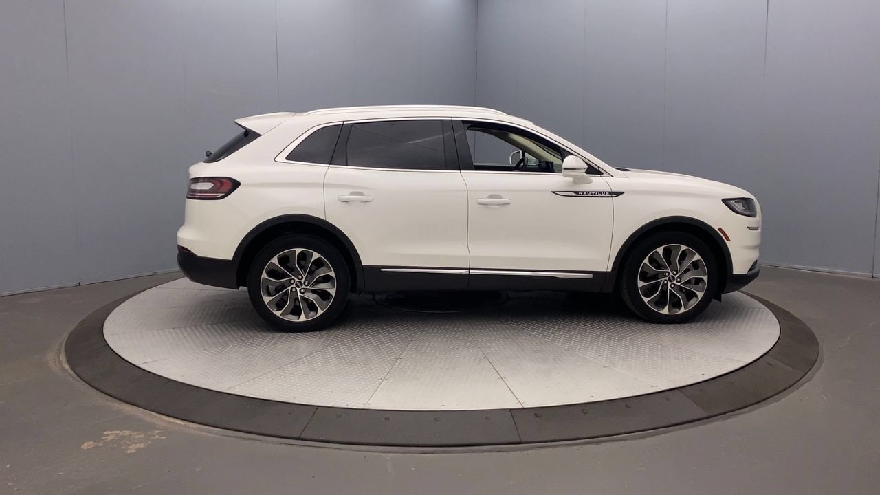 Used 2023 Lincoln Nautilus Reserve AWD/4WD image 6