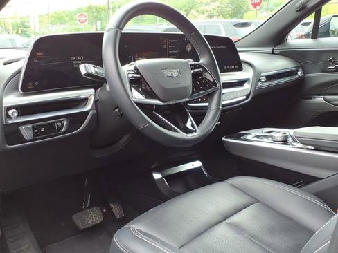 Certified 2024 Cadillac Lyriq Luxury AWD/4WD image 12