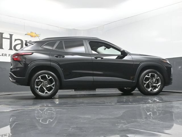 Used 2025 Chevrolet Trax LT FWD image 58