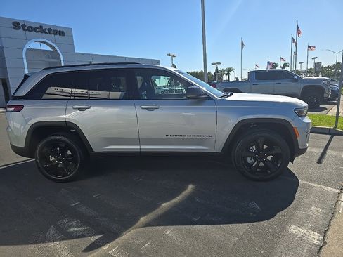 New 2025 Jeep Grand Cherokee Limited w/ Black Appearance Package image 3