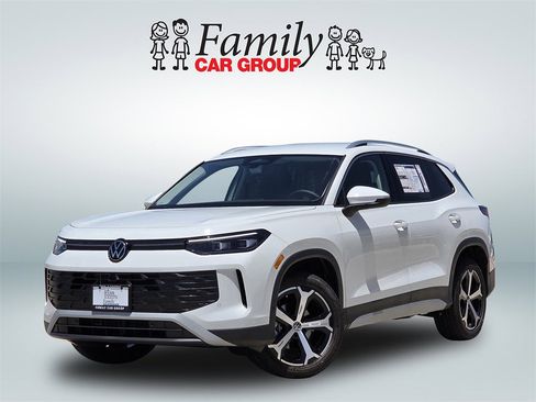 New 2025 Volkswagen Tiguan SE image 1