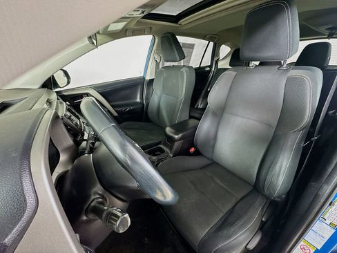 Used 2016 Toyota RAV4 XLE AWD/4WD image 2