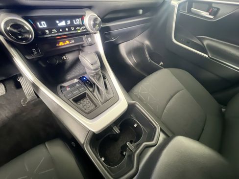 Used 2025 Toyota RAV4 XLE image 26