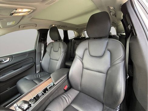 Used 2023 Volvo XC60 B5 Plus w/ Protection Package Premier image 18