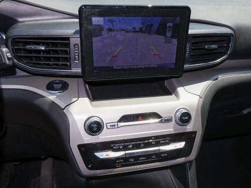 Used 2023 Ford Explorer XLT w/ Equipment Group 202A AWD/4WD image 23