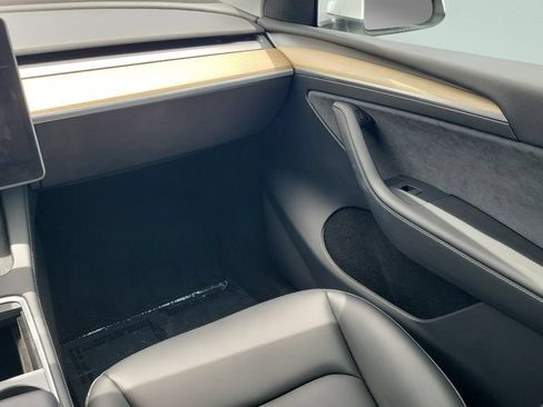 Used 2023 Tesla Model Y Long Range AWD/4WD image 17