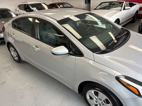 Used 2018 Kia Forte LX FWD image 4